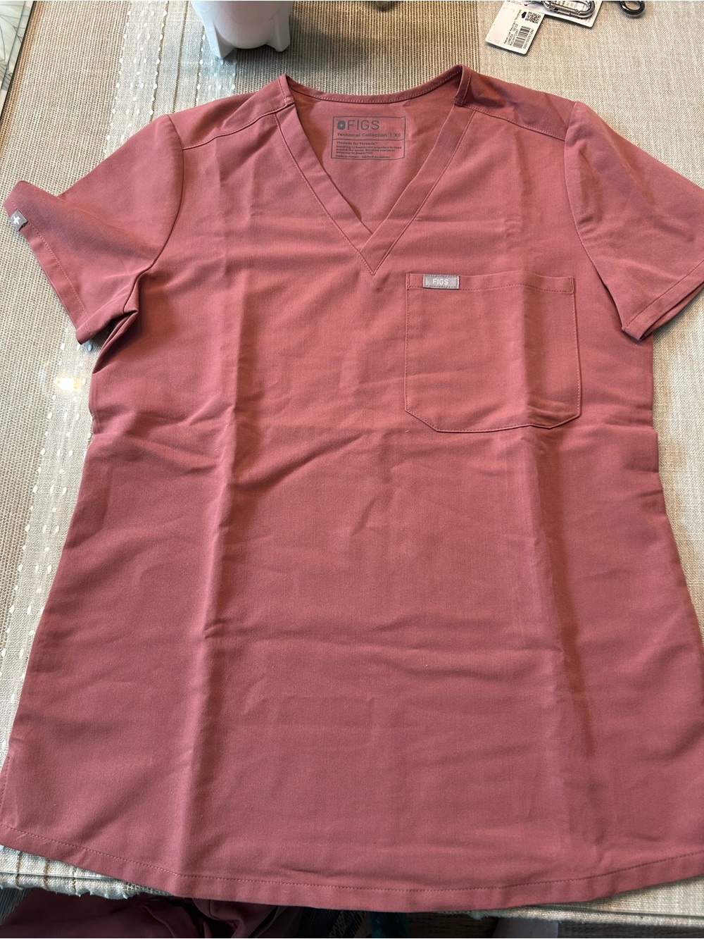 Figs Women’s V-Neck Top in Dusty Rose